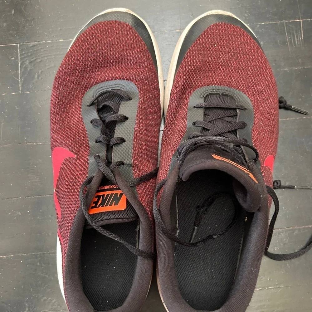 Nike Men’s Flex Experience Running Shoes. Size 11
